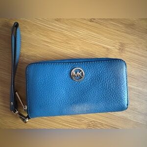Michael Kors wallet. Good condition.